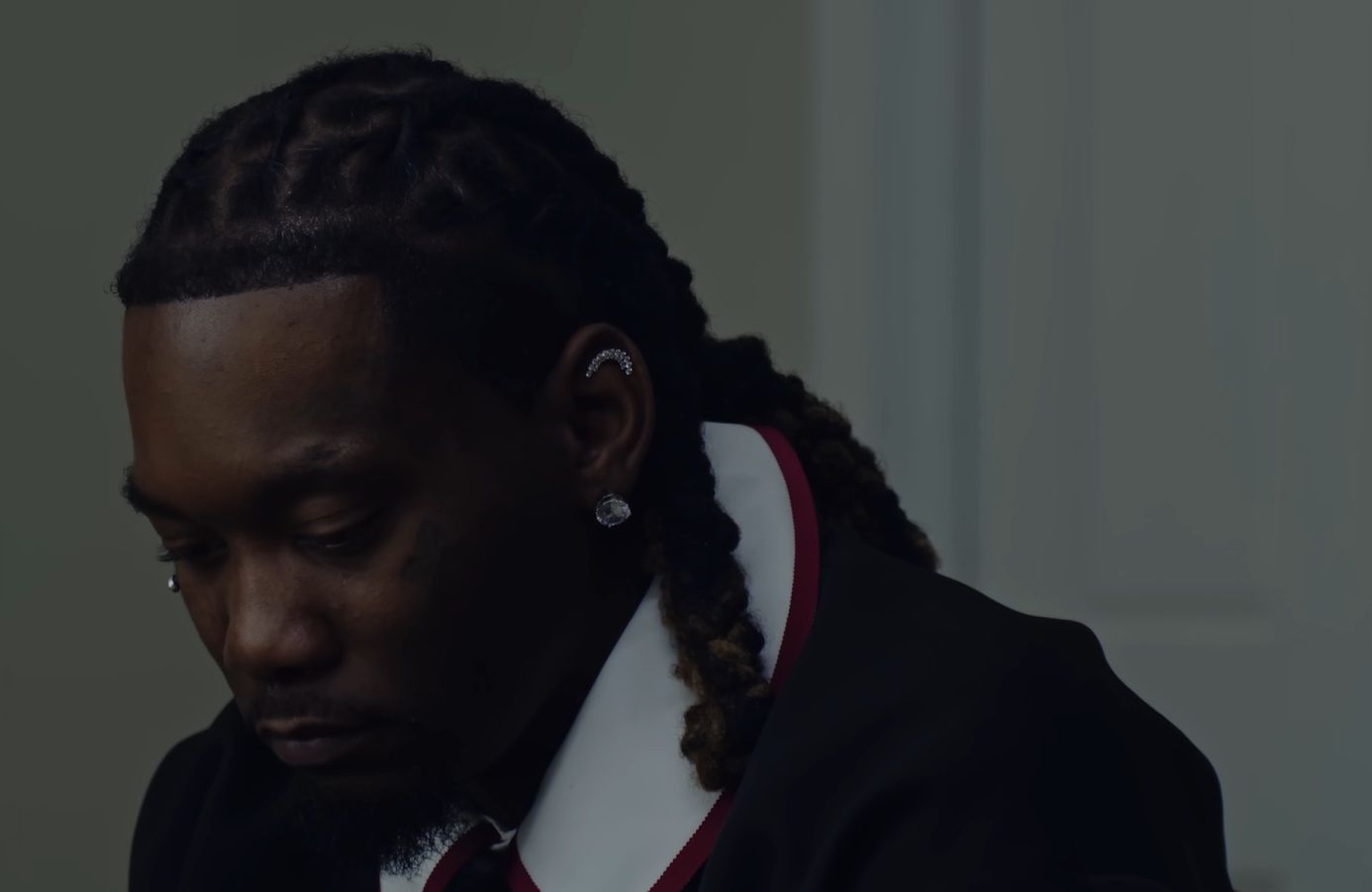 Offset en uno de sus videoclip. Offset en uno de sus videoclip.