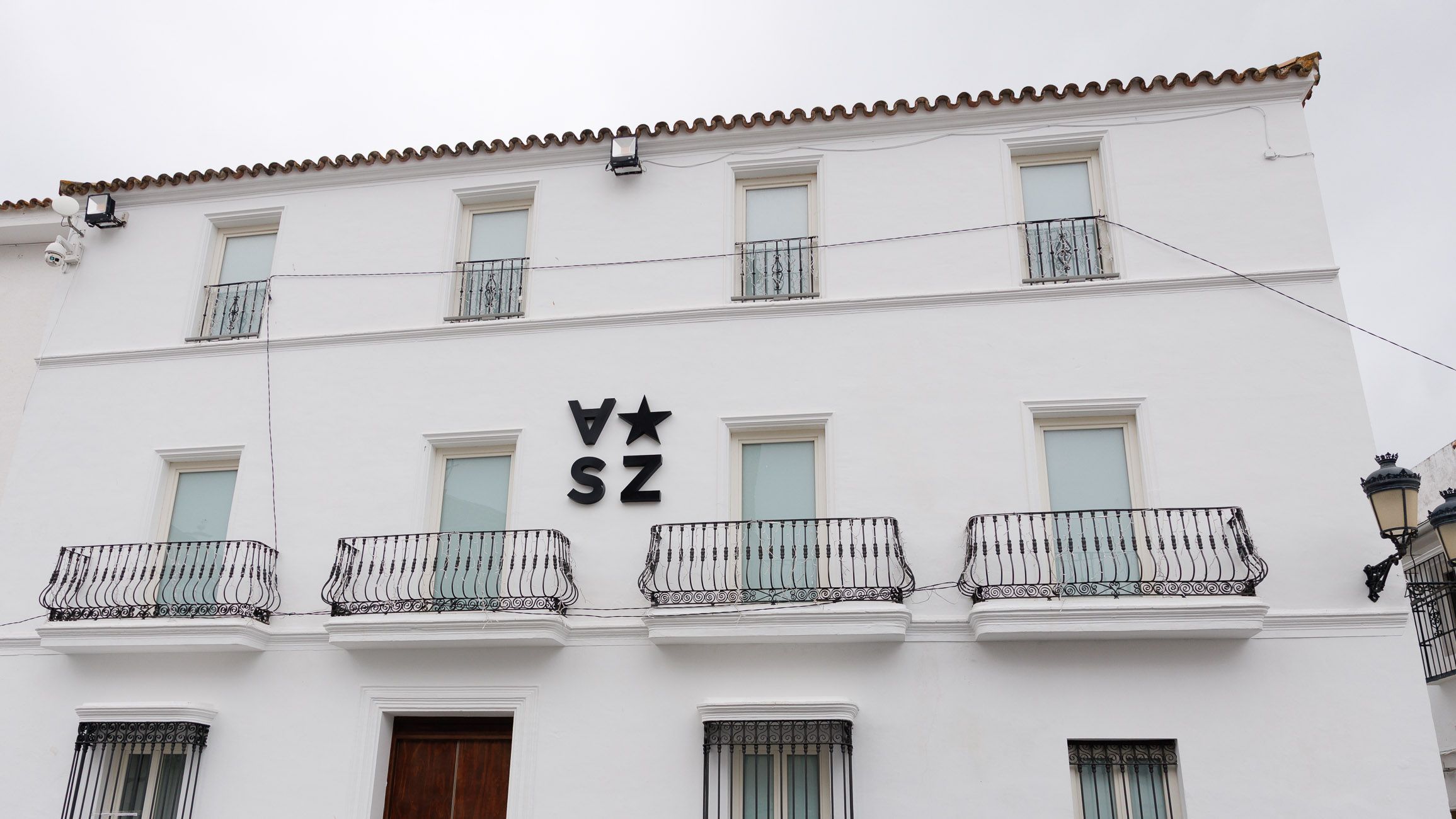 Fachada de Casa Diañez, que acoge el Museo Alejandro Sanz en Alcalá de los Gazules.
