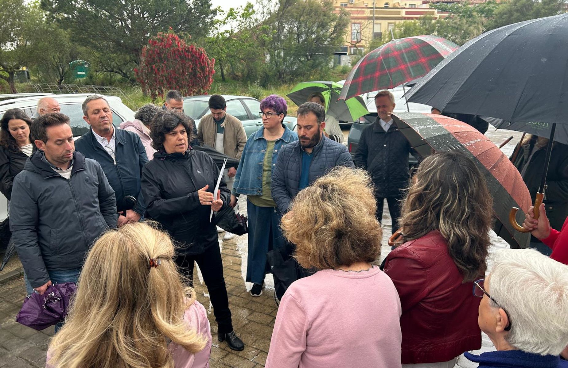 La alcaldesa comunica avances del nuevo parque mirador a los vecinos de Pino Alto en Sanlúcar. La alcaldesa comunica avances del nuevo parque mirador a los vecinos de Pino Alto en Sanlúcar.
