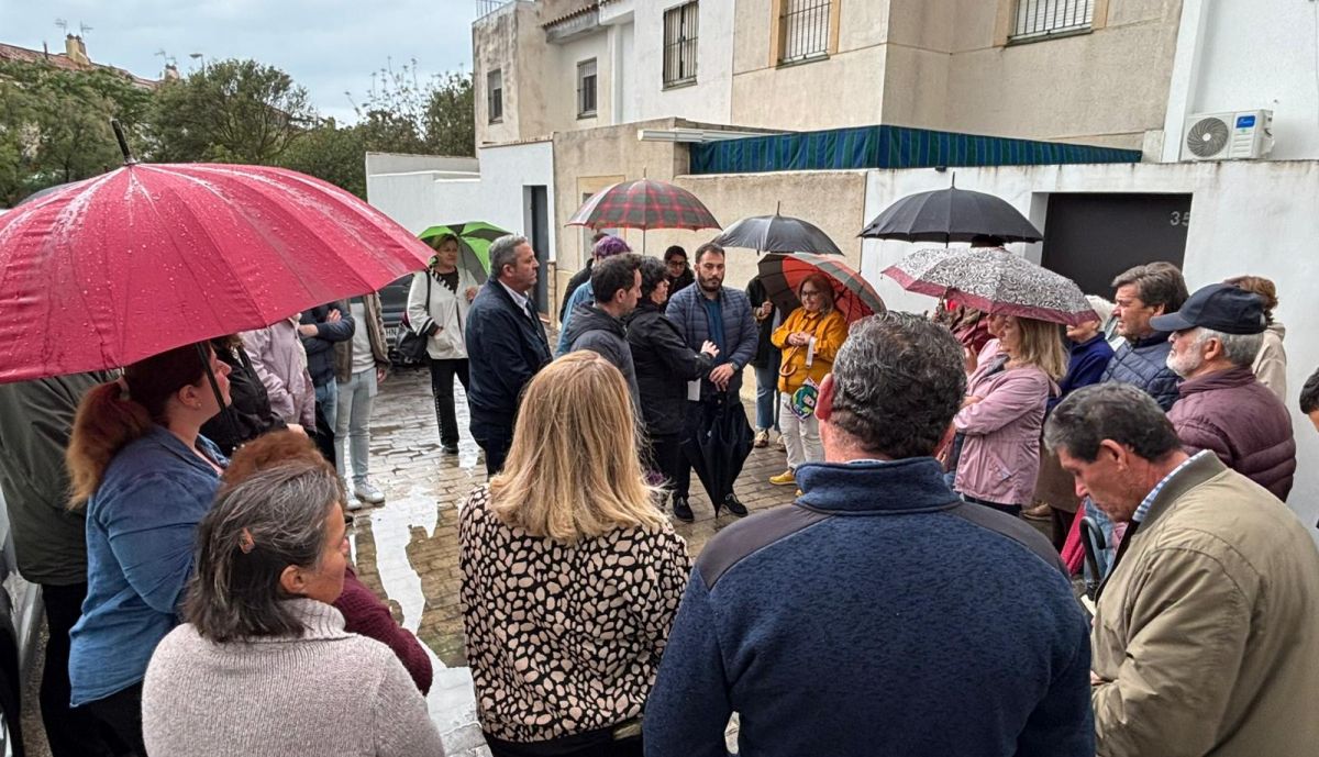 08042026 La alcaldesa con vecinos de Pino Alto sobre el Parque Mirador a