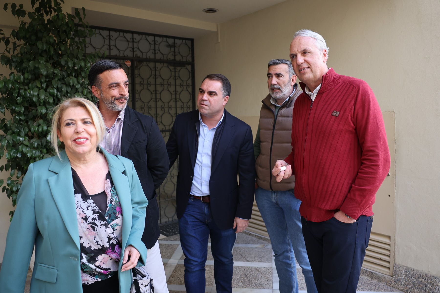 Mamen Sánchez, José Antonio Díaz, Juan Cornejo, Javier Pizarro y Juan Carlos Ruiz Boix, en la sede del PSOE de Jerez. Mamen Sánchez, José Antonio Díaz, Juan Cornejo, Javier Pizarro y Juan Carlos Ruiz Boix, en la sede del PSOE de Jerez.