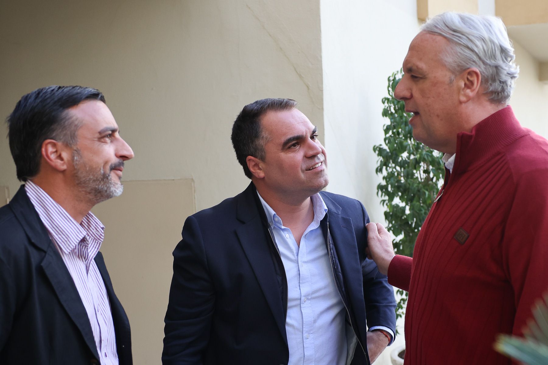 Juan Cornejo, número 1 del PSOE de Cádiz al Parlamento andaluz, con Juan Carlos Ruiz Boix y José Antonio Díaz. Juan Cornejo, número 1 del PSOE de Cádiz al Parlamento andaluz, con Juan Carlos Ruiz Boix y José Antonio Díaz.