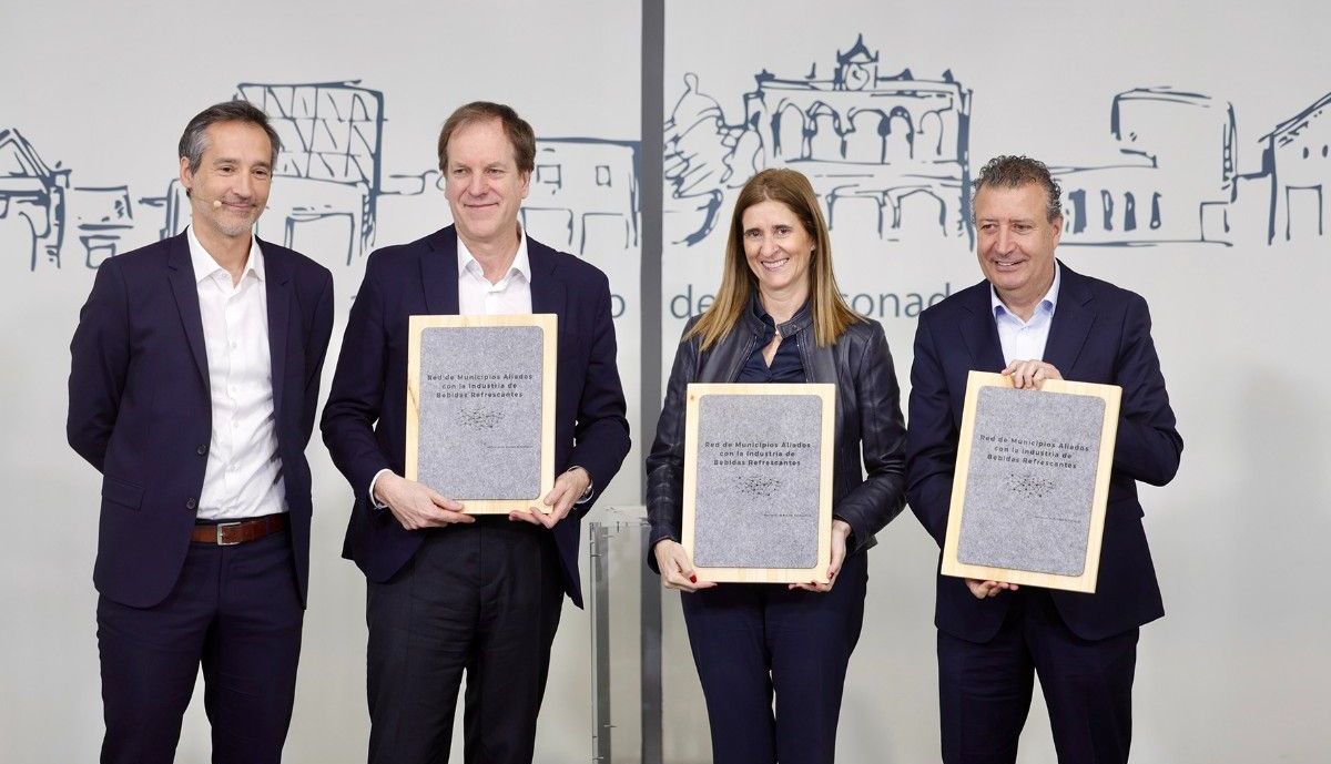 Encuentro entre administraciones y empresas en La Rinconada.