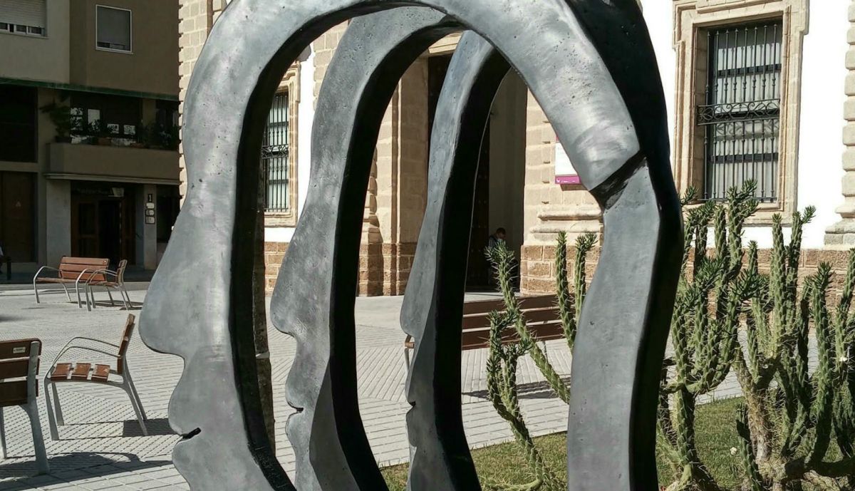 Cabezas y vacíos, vista angular trasera derecha.