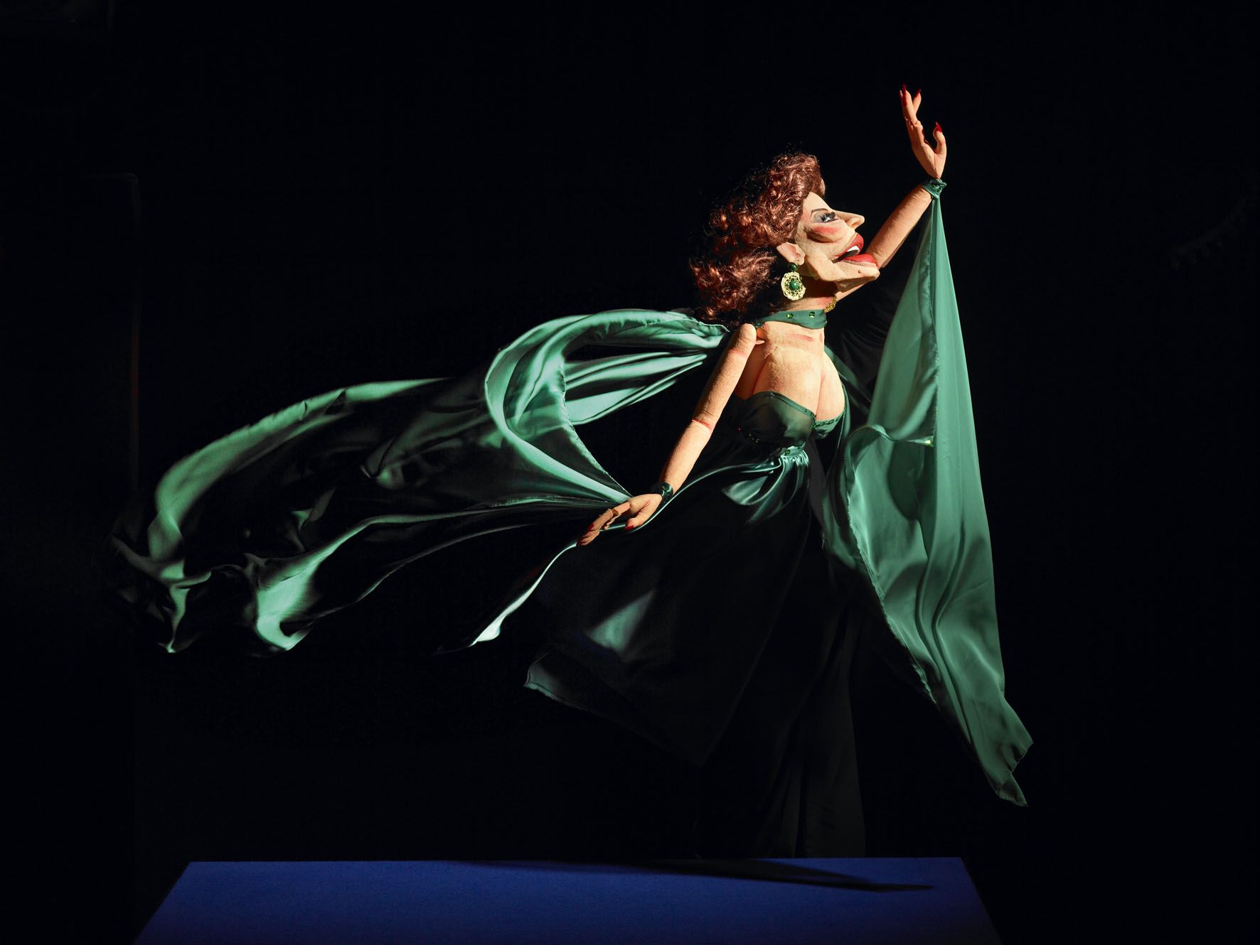 Escena de la obra de teatro 'ES-PUTO', imagen cortesía de la compañía El Espejo Negro. Escena de la obra de teatro 'ES-PUTO', imagen cortesía de la compañía El Espejo Negro.