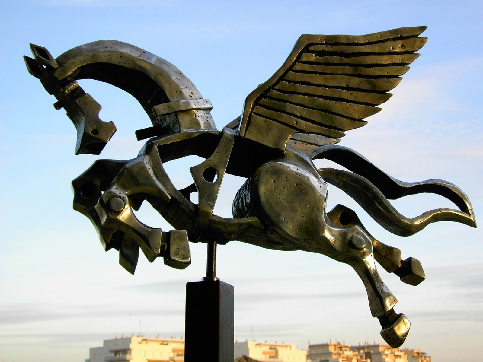 'Pegaso volando', fundición de aluminio, gran formato, 110 cm..