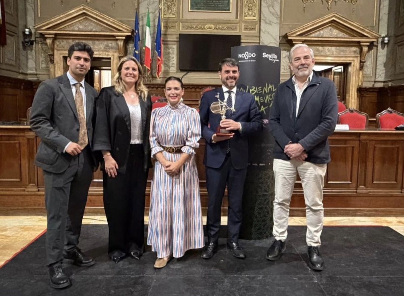 Foto de familia tras la presentación Bienal Flamenco Sevilla en el Palacio Valentini en Roma.
