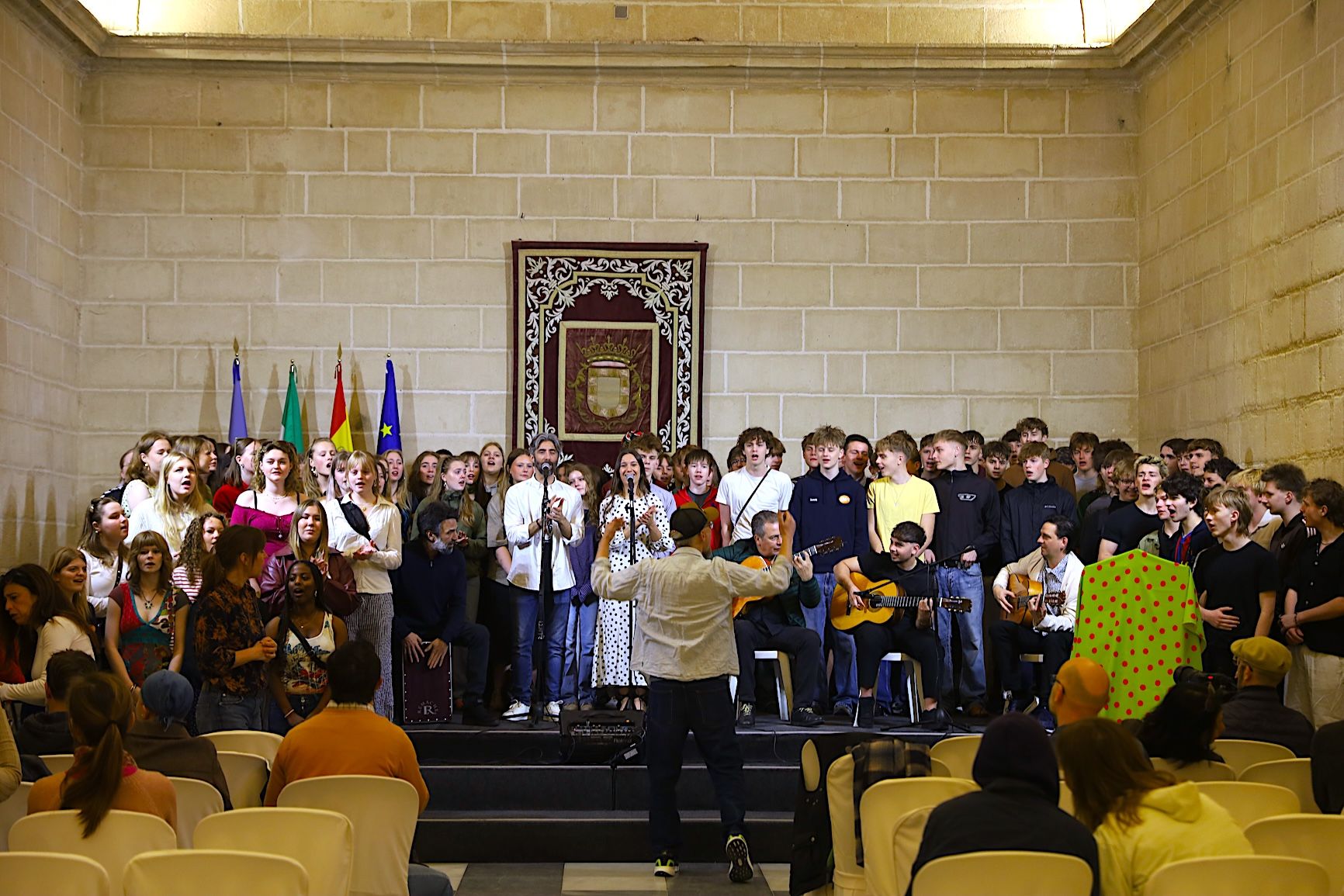 Así ha sido la bienvenida a los 130 jóvenes daneses que participan en el festival Kriatura en Jerez.