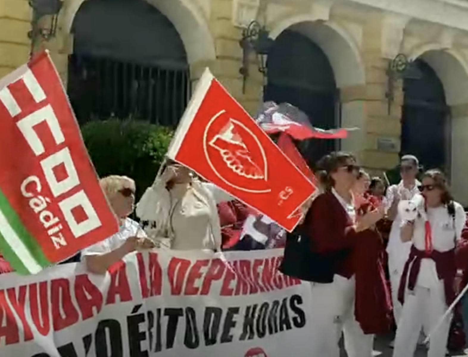 Una protesta de las trabajadoras de ayuda a domicilio en Chiclana.