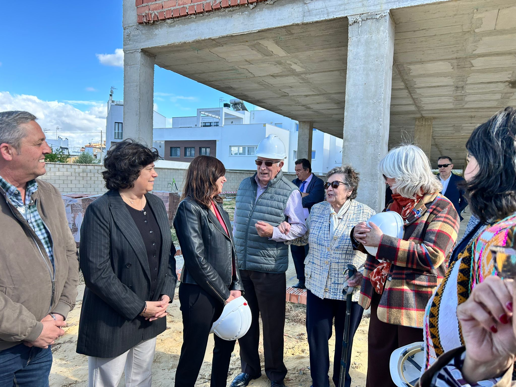 La alcaldesa visita las obras de la futura residencia de mayores de la Fundación Aras. La alcaldesa visita las obras de la futura residencia de mayores de la Fundación Aras.