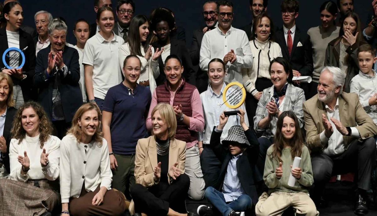 Foto de familia de premiados y nominados.
