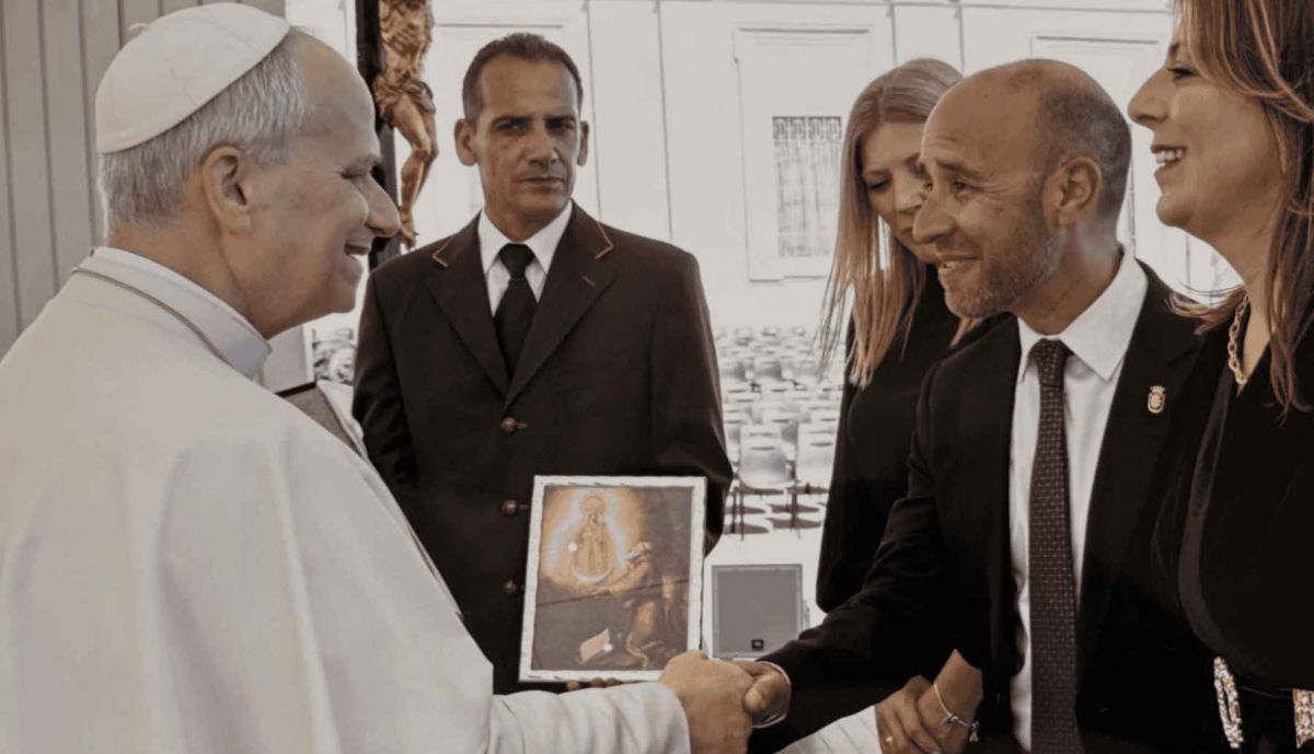 El Papa León XIV recibe, de parte de Ronda, el cuadro del beato Diego José de Cádiz.