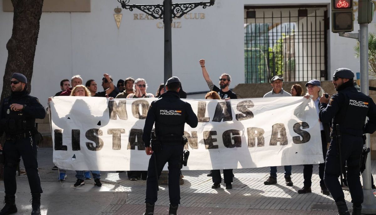 Maria Jesus Montero PSOE A Cadiz comite director listas elecciones andaluzas trabajadores soldadores metal