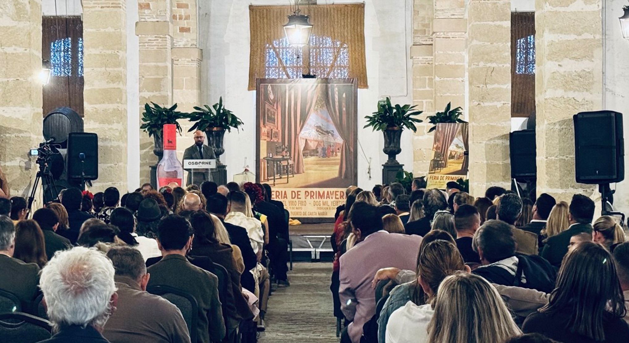 Así ha sido la presentación del cartel de la botella conmemorativa de la Feria de El Puerto.