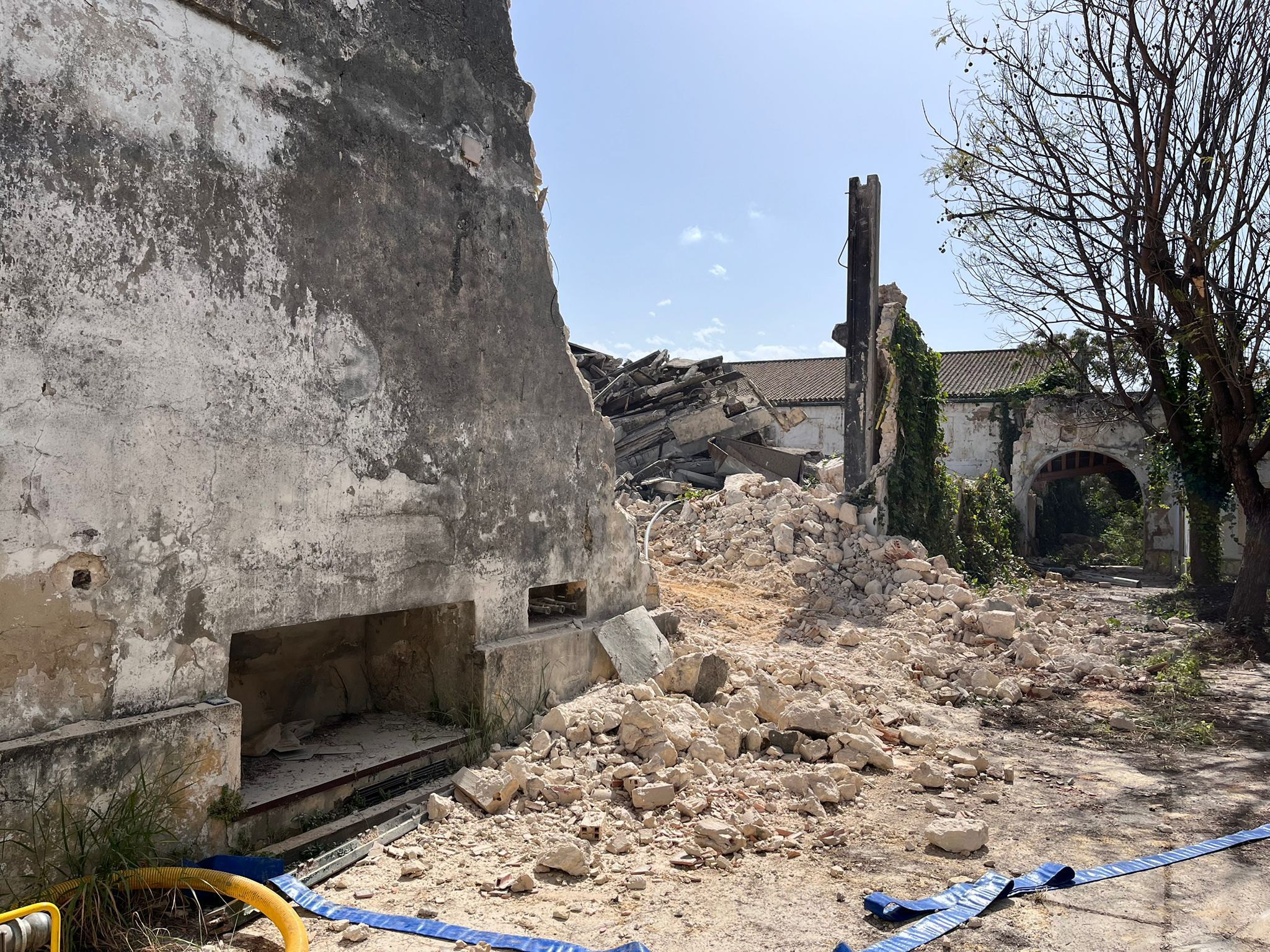 Arranca la demolición del conjunto bodeguero de La Pastora.
