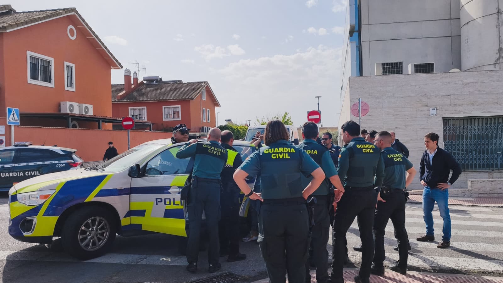 Una persecución policial en Bormujos sirve para detener a un fugado con antecedentes penales.