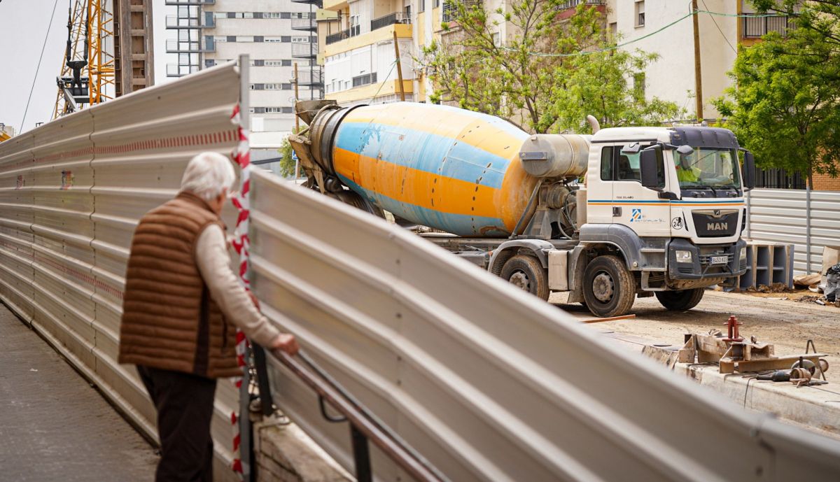 comercios en dificultades en barrio el cerezo por obras metro sevilla 30