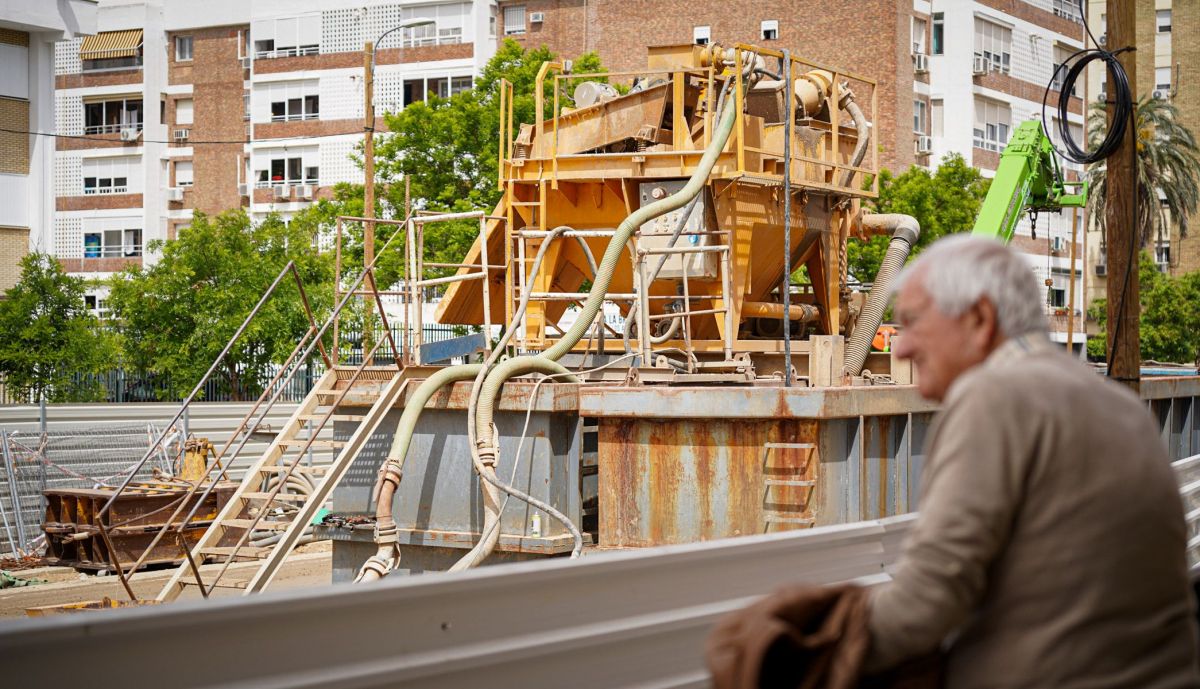 comercios en dificultades en barrio el cerezo por obras metro sevilla 33