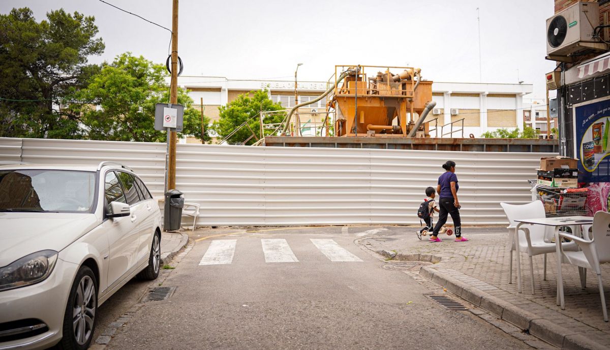 comercios en dificultades en barrio el cerezo por obras metro sevilla 10