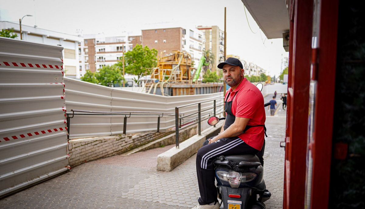 comercios en dificultades en barrio el cerezo por obras metro sevilla 11