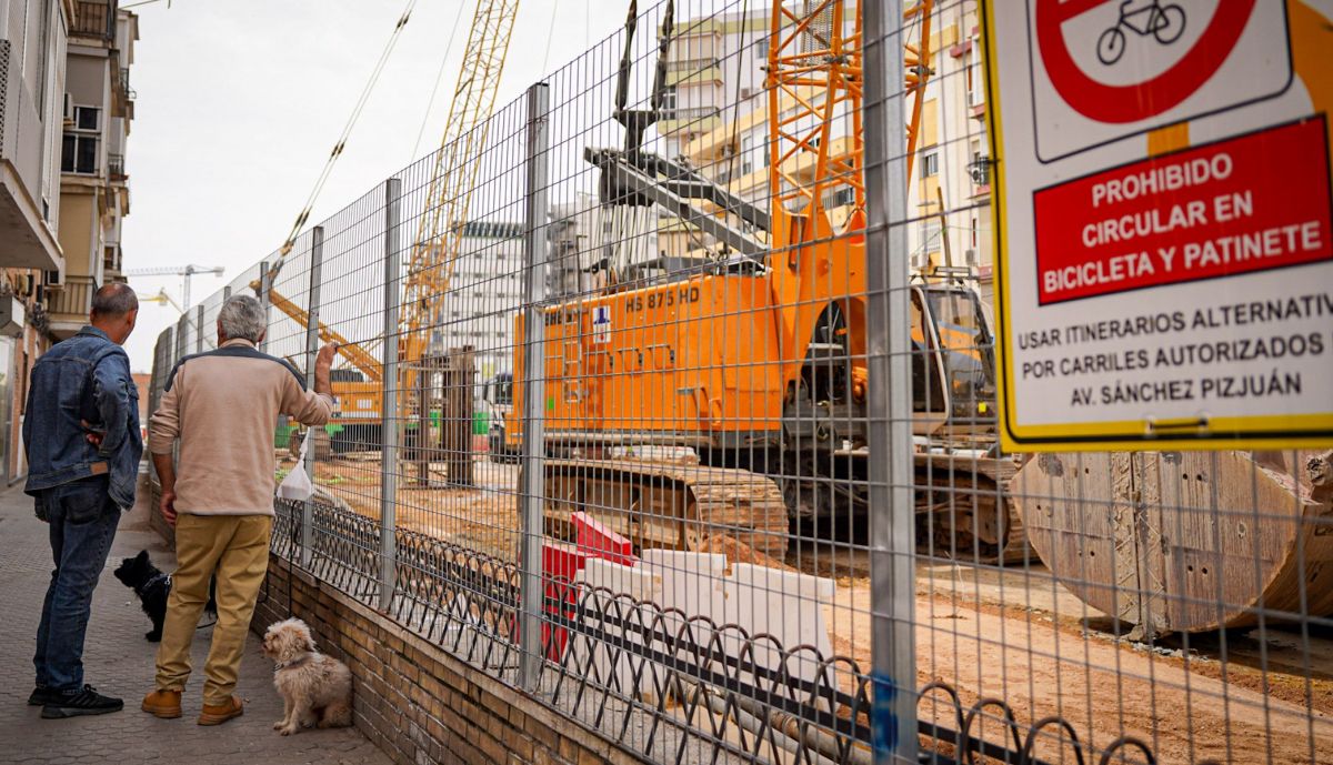 comercios en dificultades en barrio el cerezo por obras metro sevilla 08