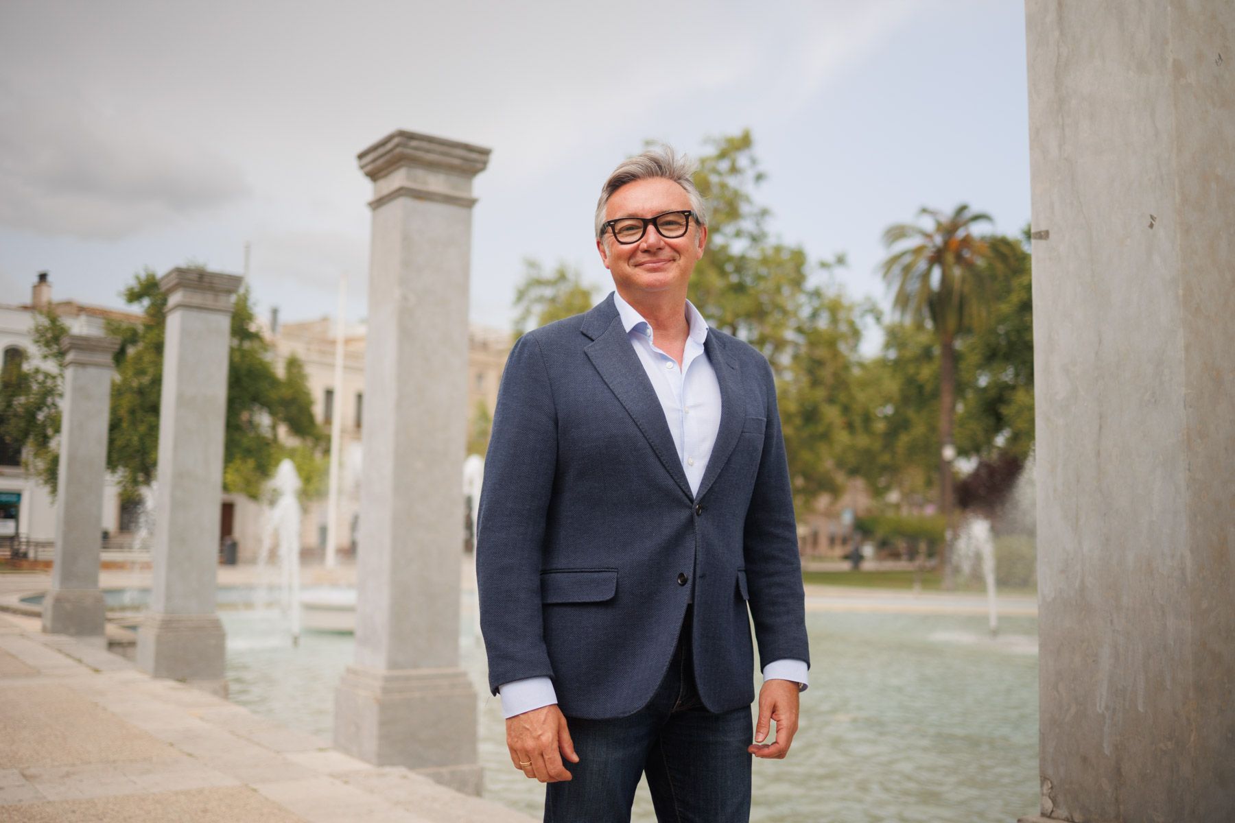 Manuel Gavira, candidato de Vox a la Junta, en la céntrica plaza del Mamelón de Jerez, en el mediodía de este viernes. Manuel Gavira, candidato de Vox a la Junta, en la céntrica plaza del Mamelón de Jerez, en el mediodía de este viernes.
