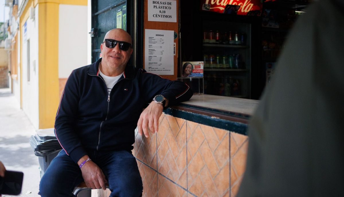Un vecino de la Constancia en el Kiosco Carmen, abierto antes de la creación de la barriada.