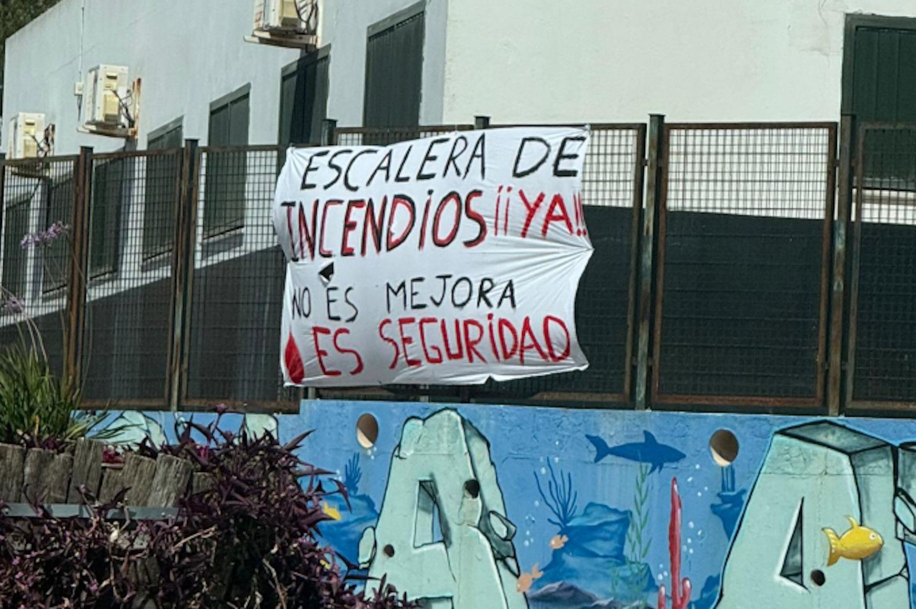 El CEIP La Atlántida reclama la construcción de una escalera de emergencias.
