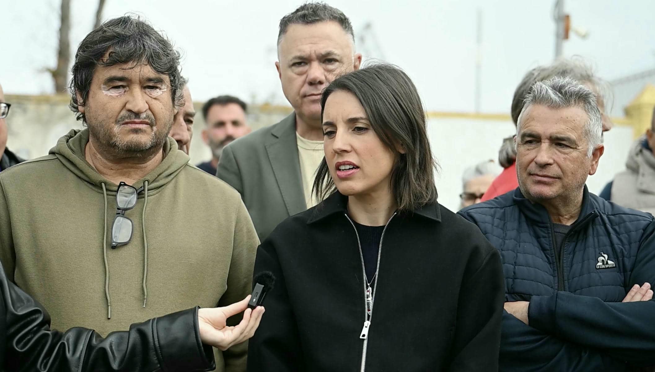 La eurodiputada de Podemos Irene Montero con los trabajadores del metal en Navantia San Fernando La eurodiputada de Podemos Irene Montero con los trabajadores del metal en Navantia San Fernando