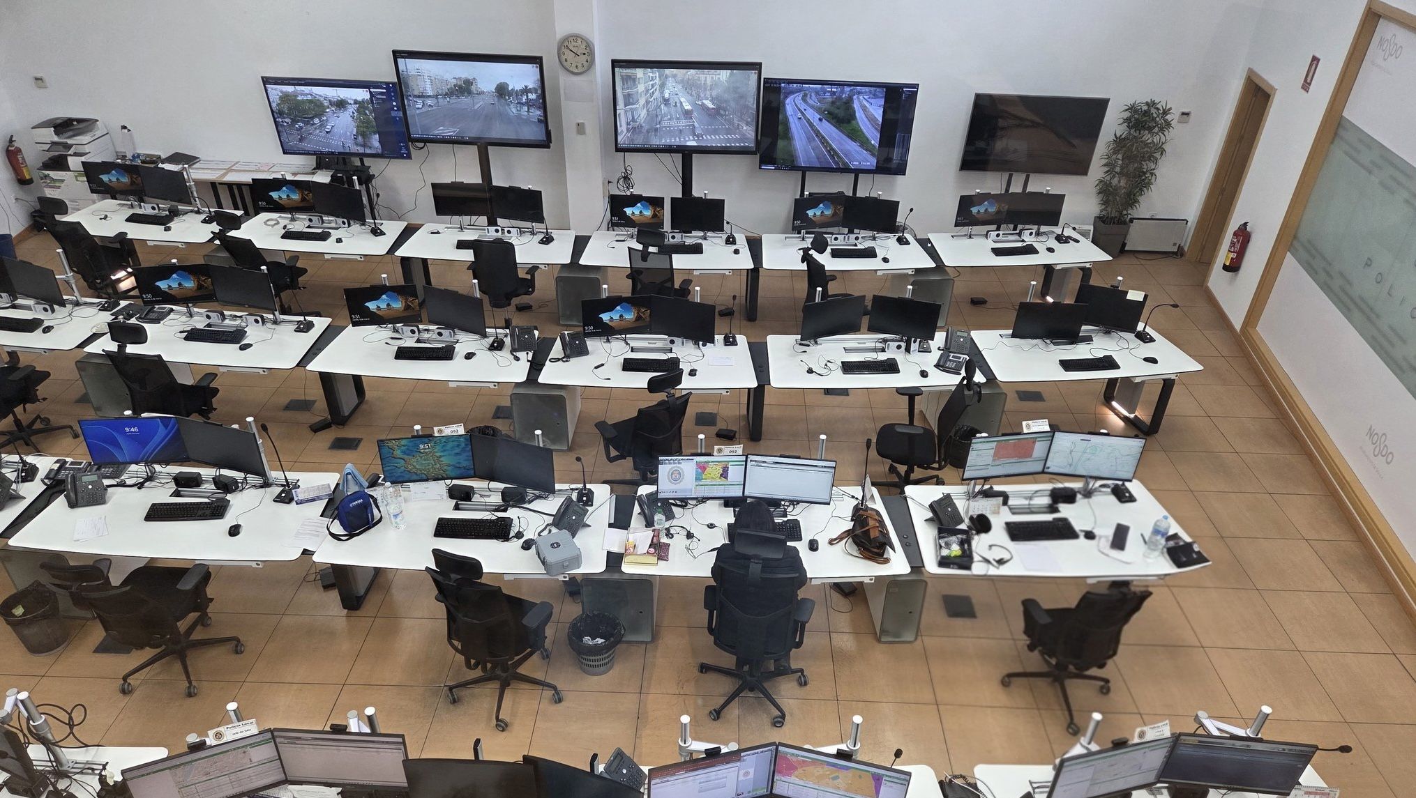 Sin policías locales en la sala del 092 de Sevilla.