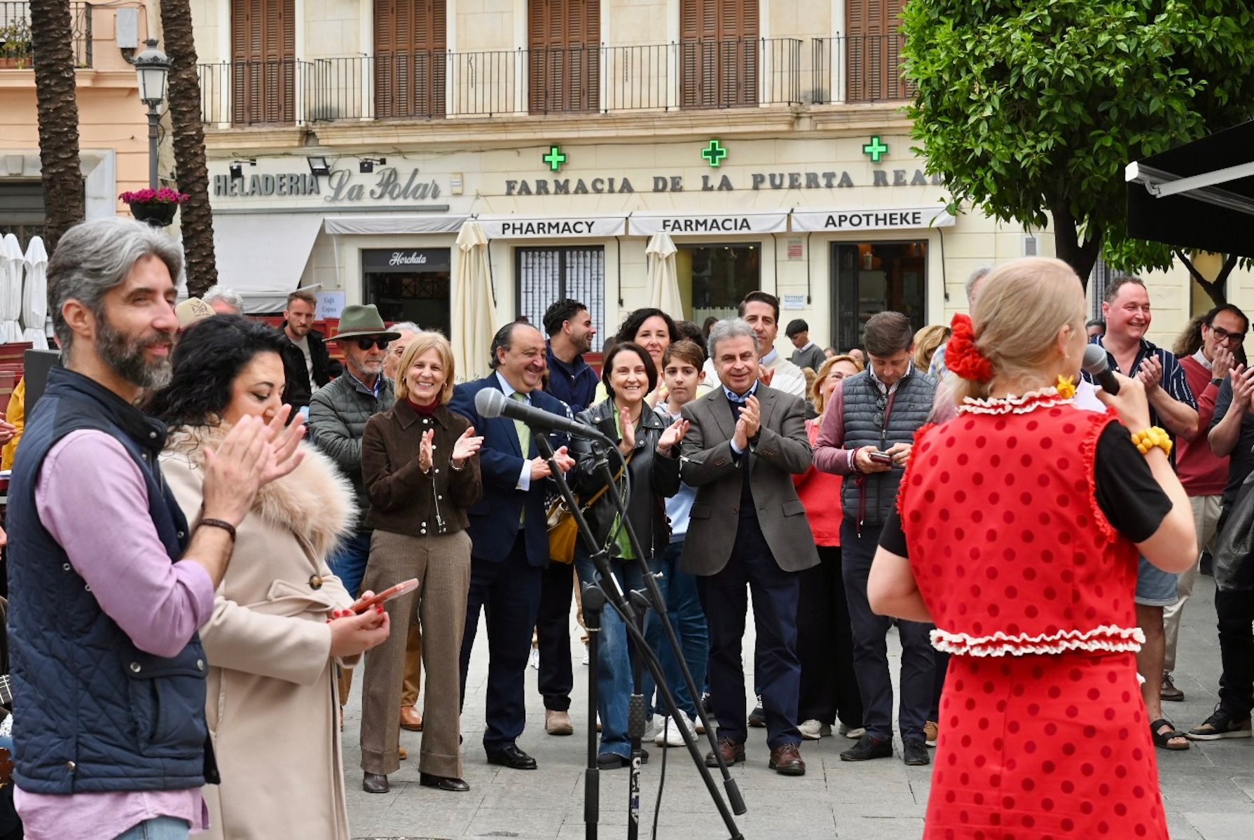 Encuentro del equipo de gobierno con los jóvenes daneses que participan en el Festival Kriatura en Jerez.