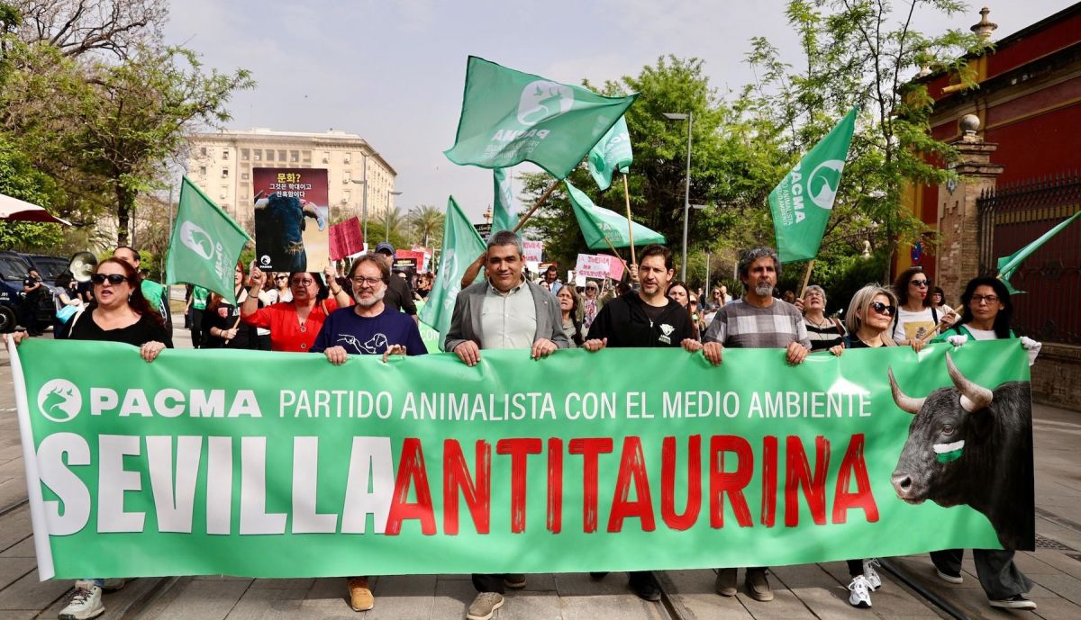 Manifestación contra la tauromaquia de Pacma en Sevilla 00002