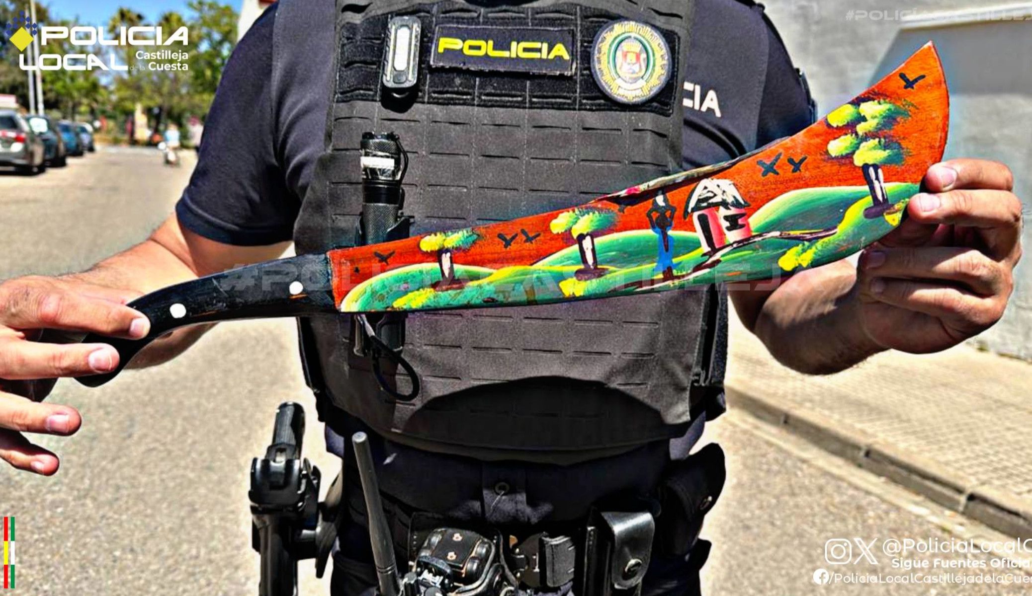 Machete intervenido por la Policía Local de Castilleja de la Cuesta en Sevilla. Machete intervenido por la Policía Local de Castilleja de la Cuesta en Sevilla.