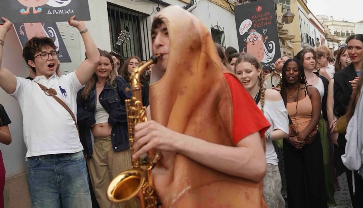 El Festival Kriatura llena de arte y flamenco el barrio de San Miguel en Jerez.