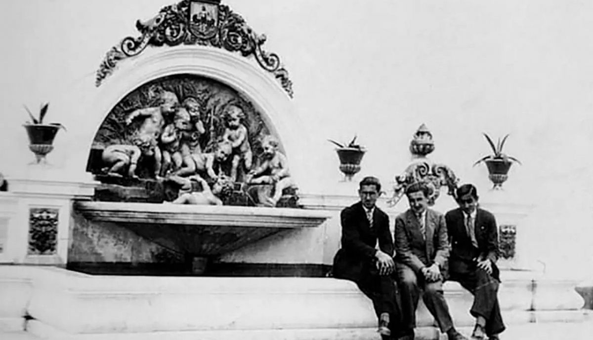 Familia Ruiz Luna, junto a la fuente