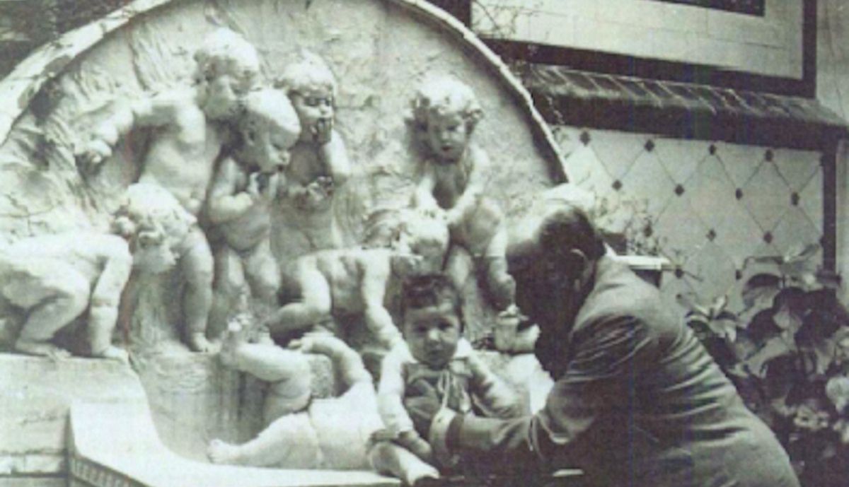 Fuente de los niños original, con M. Benlliure