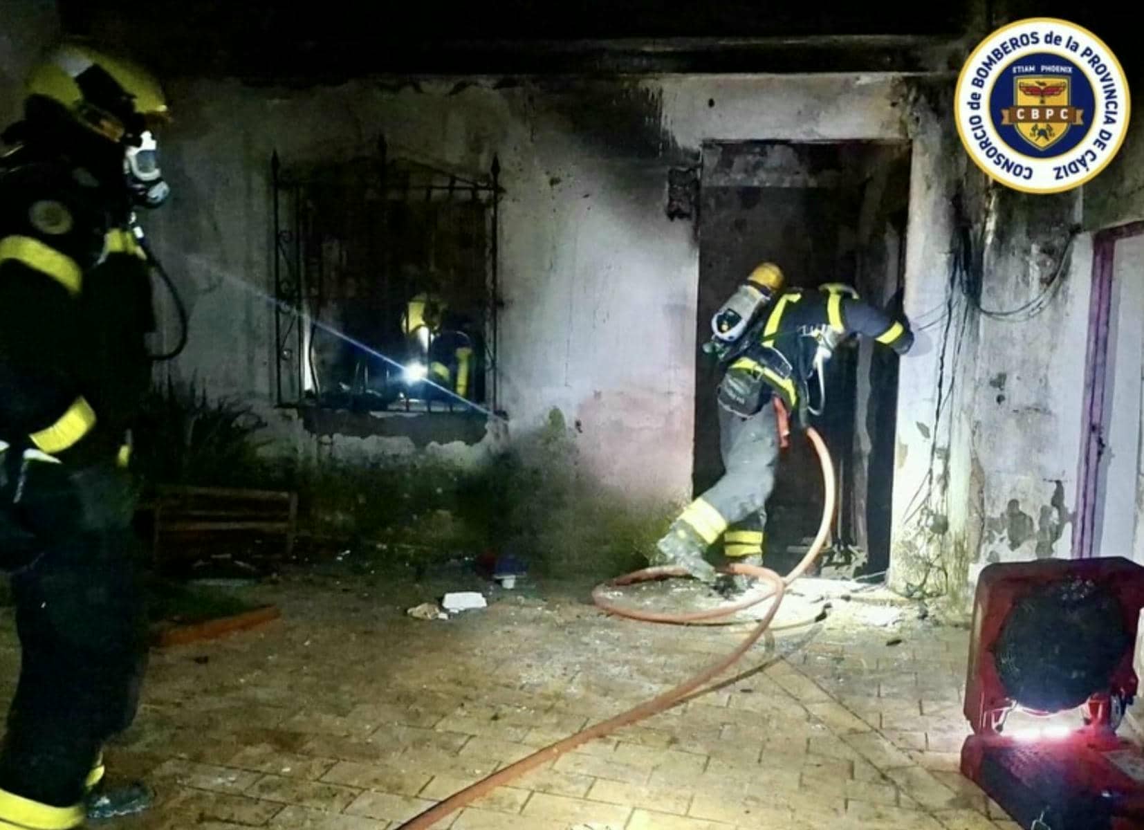 Incendio en una vivienda del barrio de Santiago en Jerez.