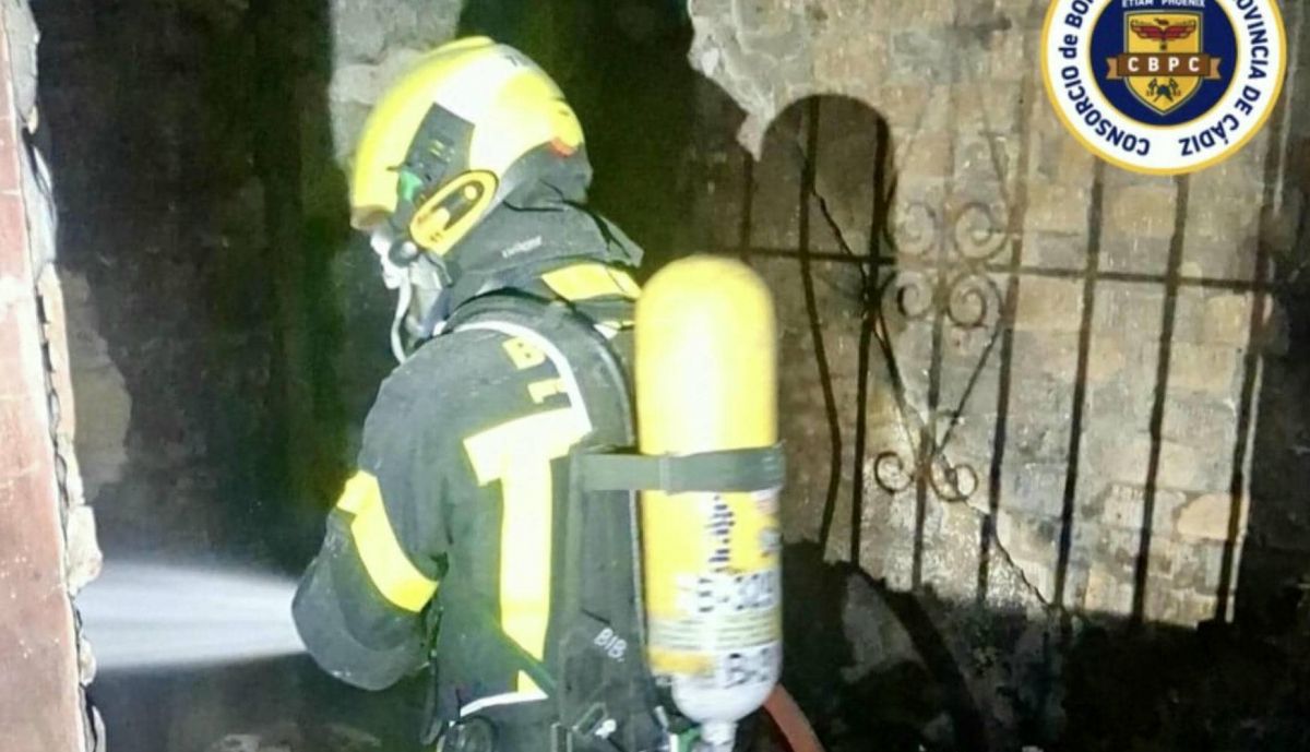 Los efectivos intervienen en el barrio de Santiago.