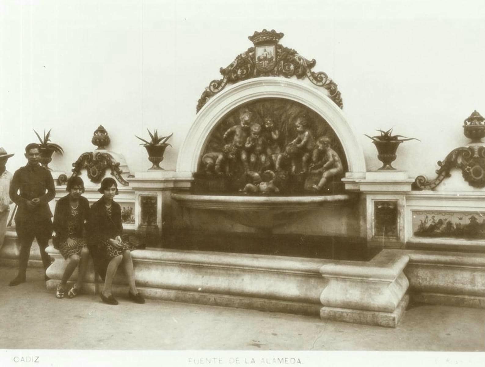 Fuente de Benlliure, marco para una fotografía familiar 1, hay muchas de ellas subidas a las redes sociales, en grupos de imágenes antiguas Cádiz