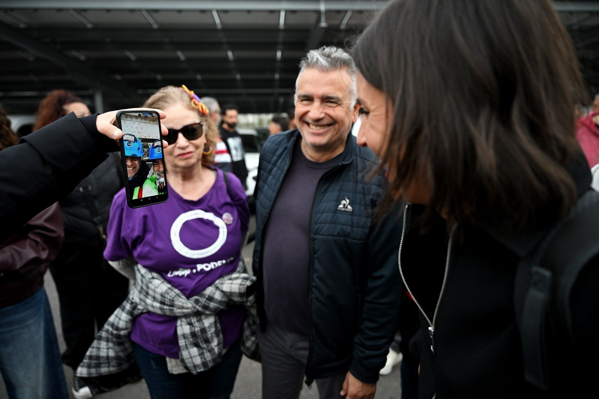 Irene Montero, hablando con Jesús Galván y Manuel Balber.