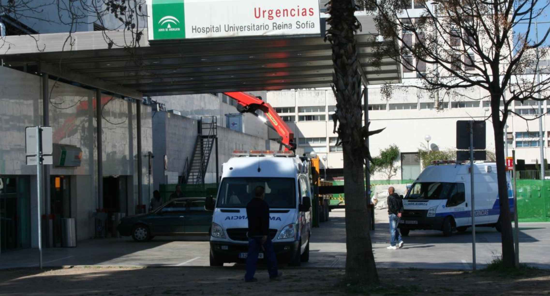 Hospital Reina Sofía de Córdoba donde ha sido trasladado el herido.
