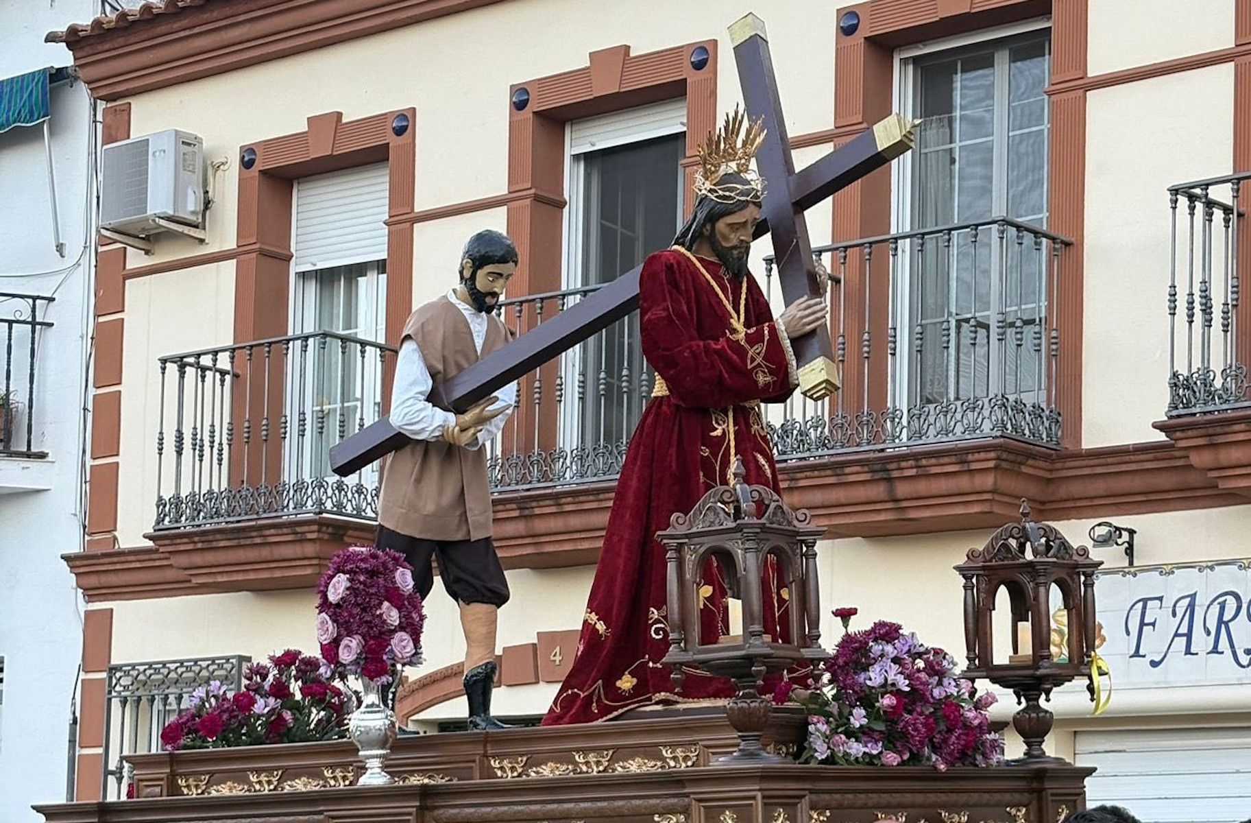 Simón Cirineo en un paso de Semana Santa.
