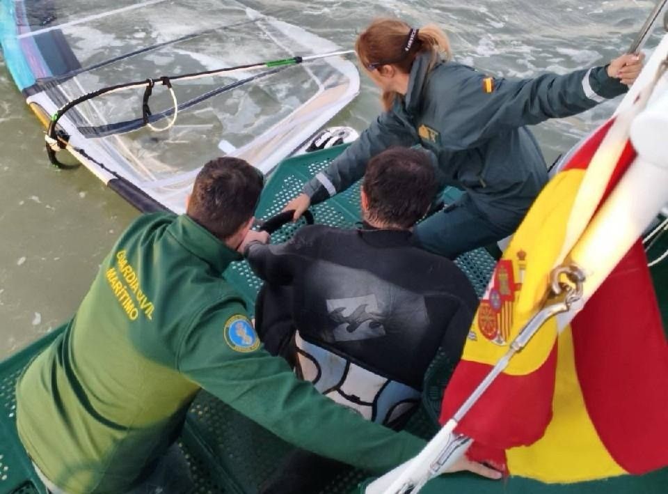 El rescate de la Guardia Civil en Chipiona. El rescate de la Guardia Civil en Chipiona.