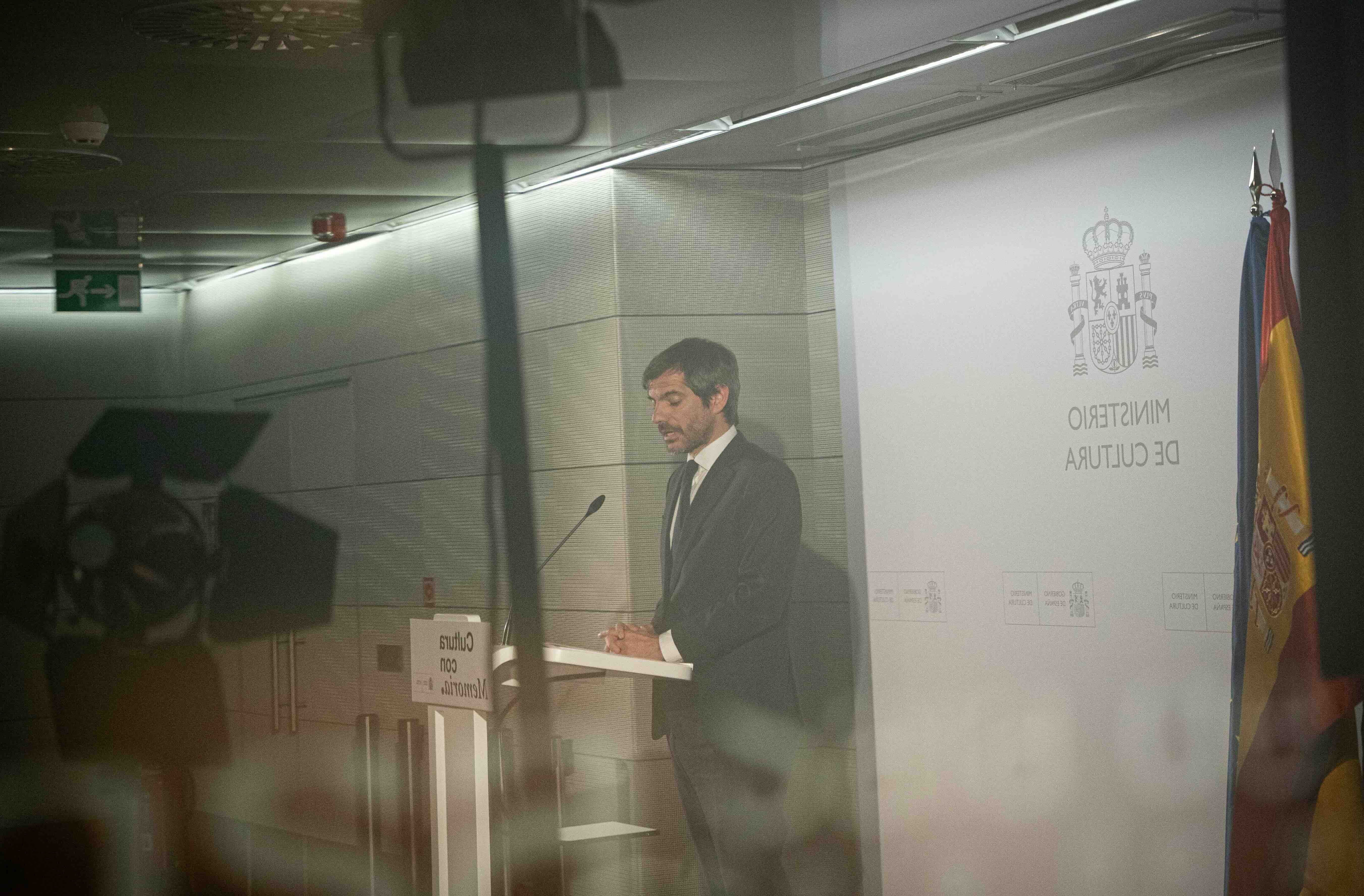 El ministro Ernest Urtasun, este martes en rueda de prensa para comunicar el envío ante la Justicia del expediente de disolución de la Fundación Francisco Franco. El ministro Ernest Urtasun, este martes en rueda de prensa para comunicar el envío ante la Justicia del expediente de disolución de la Fundación Francisco Franco.