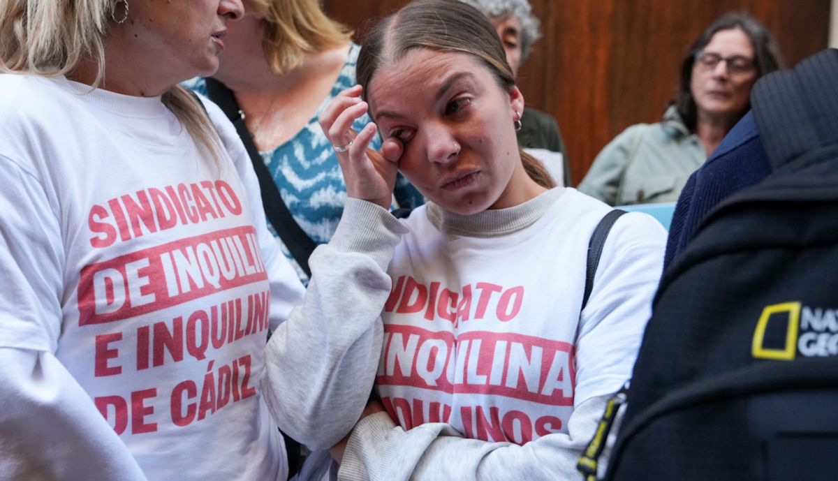 Concentración Desahucio Cádiz - Oficina de Cristóbal Colón Andalucía