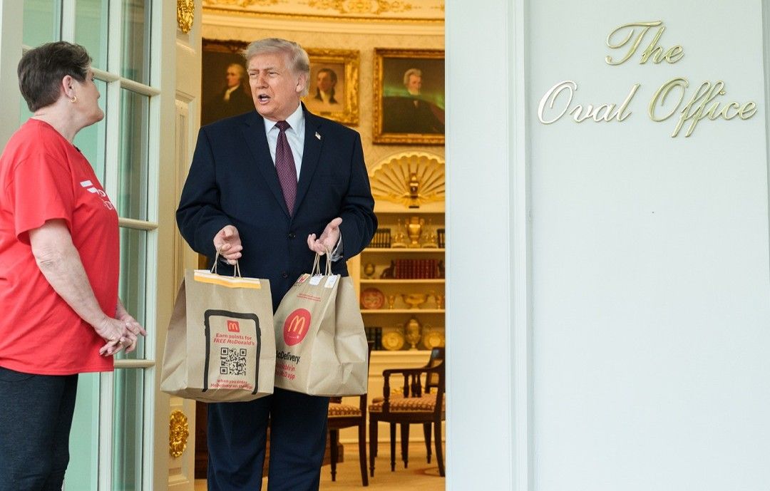 La actuación de Trump con una repartidora.