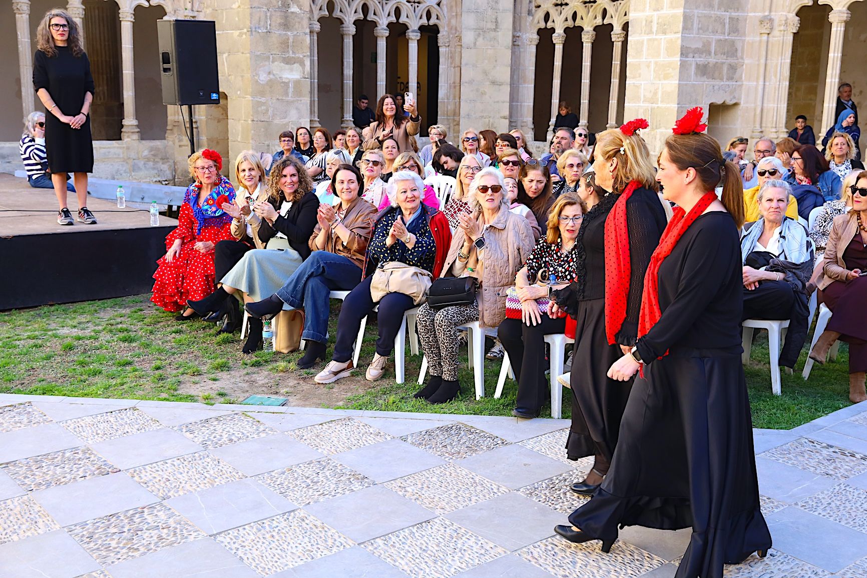 Desfile de moda flamenca en el XIII Mujeres en Pasarela en Jerez. Desfile de moda flamenca en el XIII Mujeres en Pasarela en Jerez.