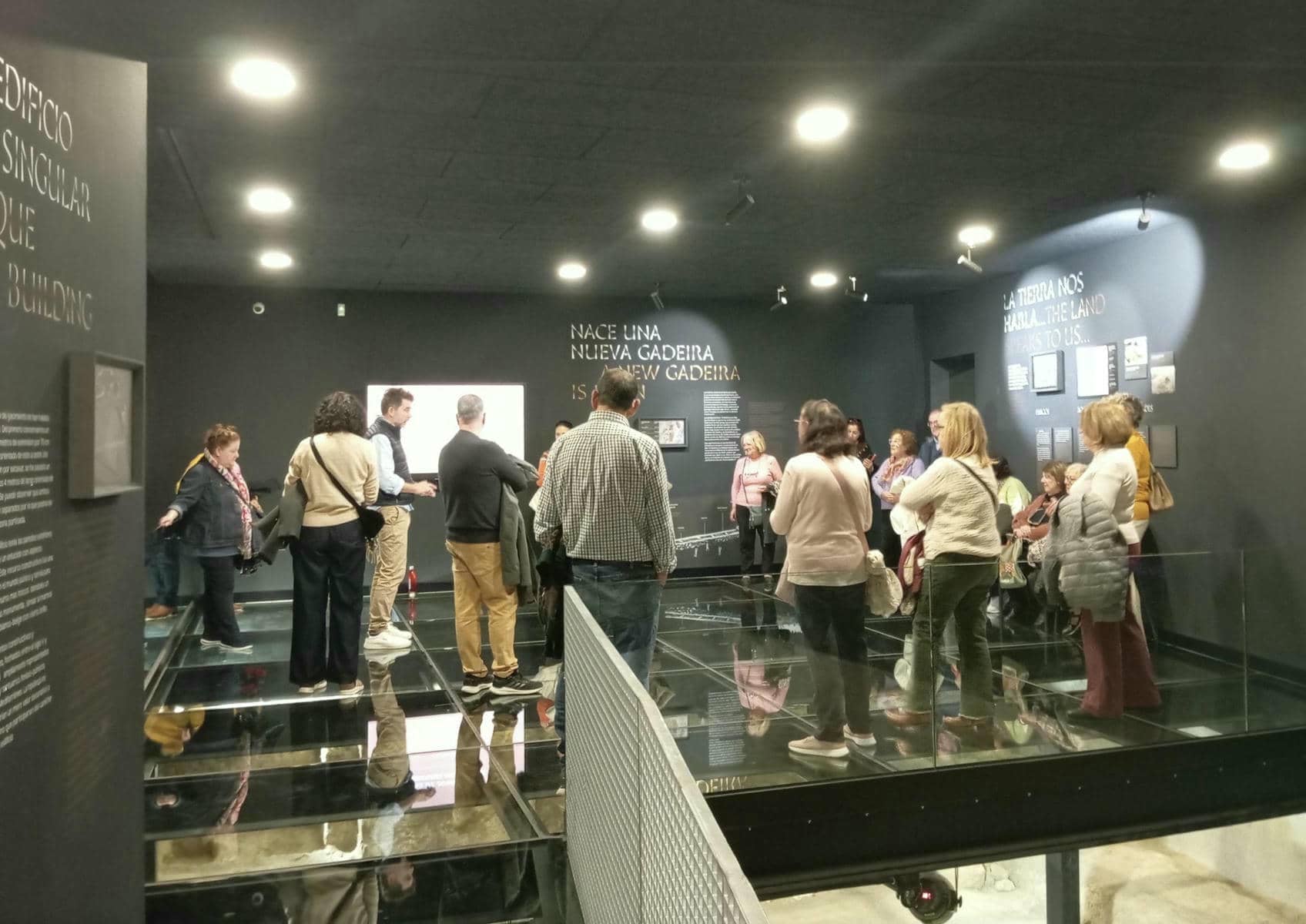 Una visita guiada al espacio arqueológico Nueva Gadeira en Chiclana.