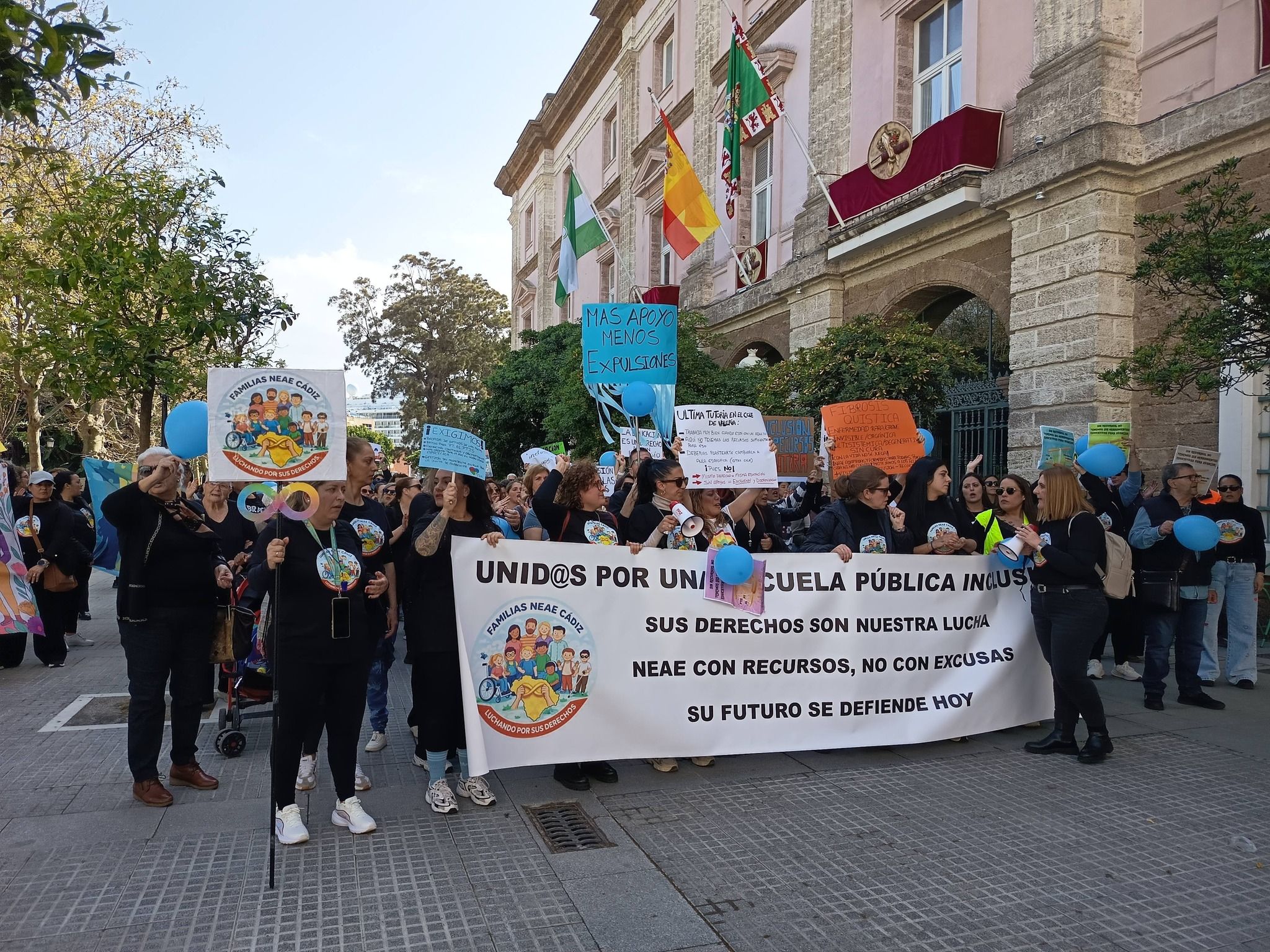 Manifestación de las familias de alumnos con necesidades especiales celebrada en Cádiz. Manifestación de las familias de alumnos con necesidades especiales celebrada en Cádiz.