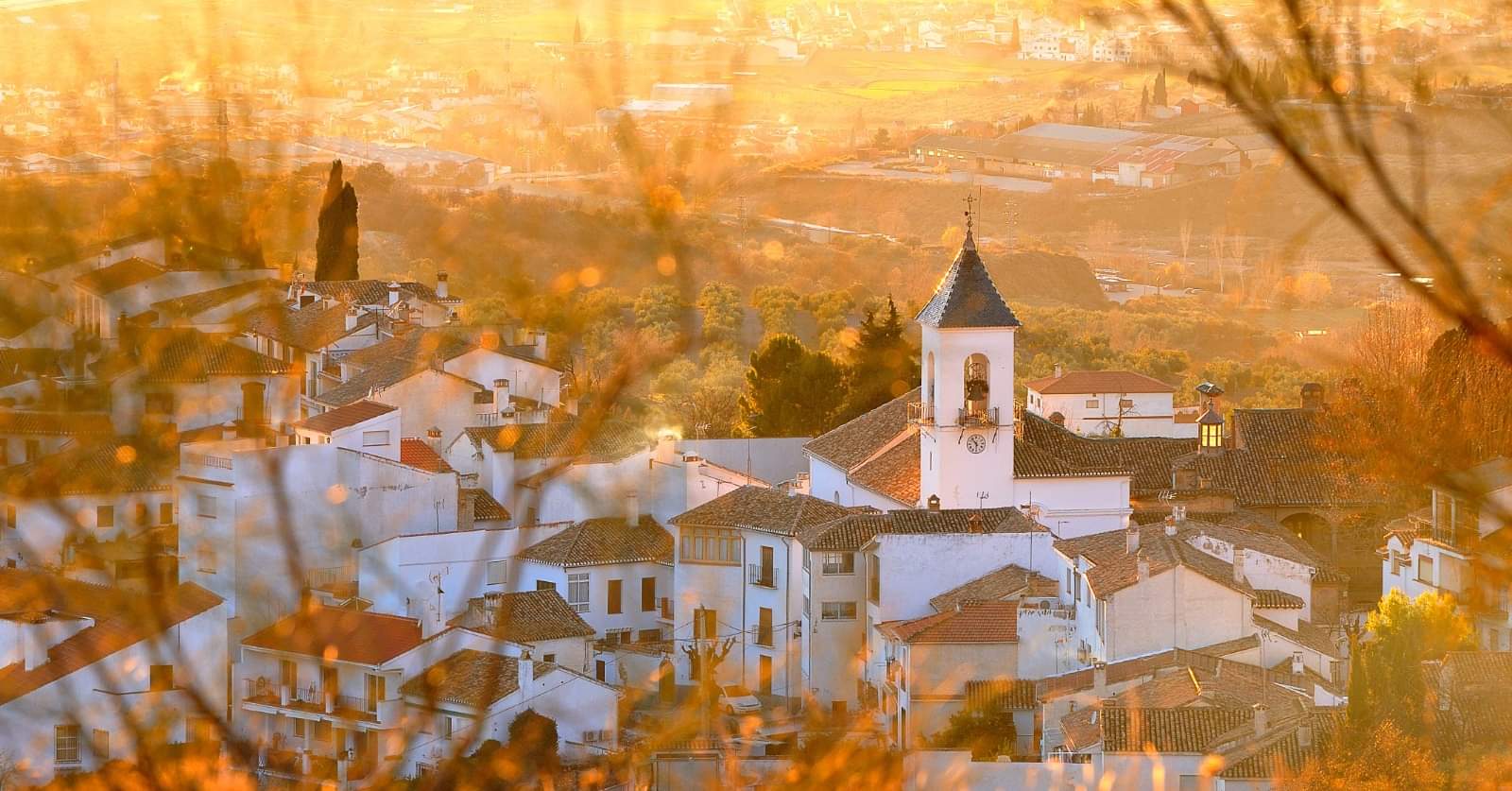 Vista panorámica de Víznar, en Granada, en una imagen de archivo. Un hombre ha muerto en una finca de este municipio granadino aplastado por una mula mecánica. Vista panorámica de Víznar, en Granada, en una imagen de archivo. Un hombre ha muerto en una finca de este municipio granadino aplastado por una mula mecánica.